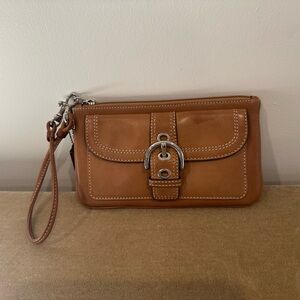 Vtg COACH Leather Wristlet with SoHo Buckle Detail